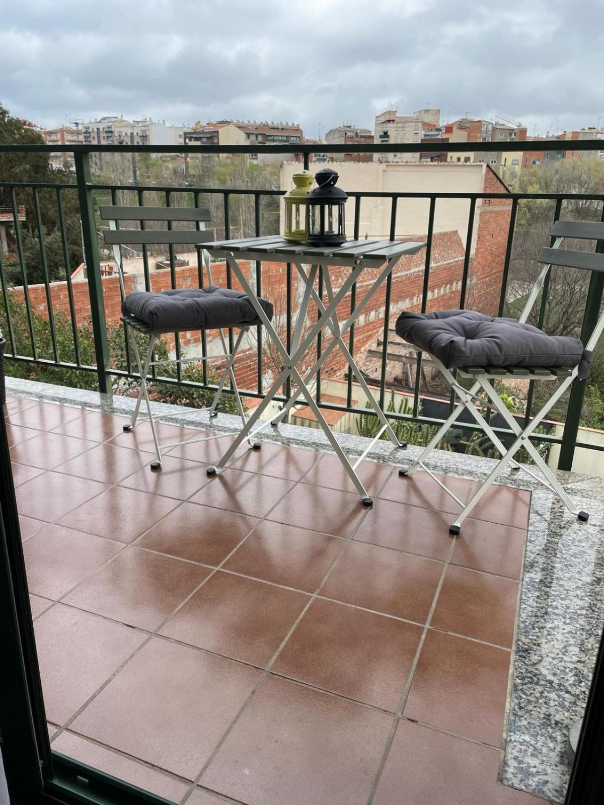 Acogedor Apartamento Vallparadis Con Parking Terrassa Luaran gambar
