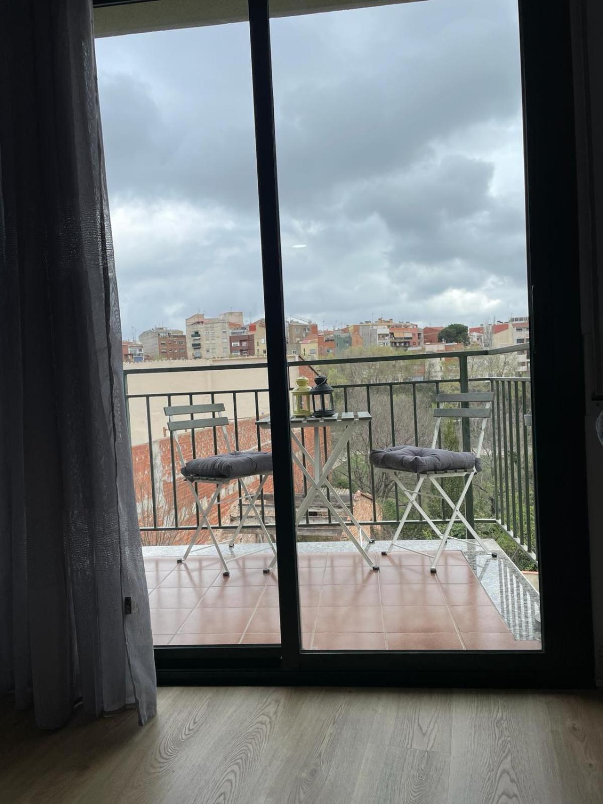 Acogedor Apartamento Vallparadis Con Parking Terrassa Luaran gambar