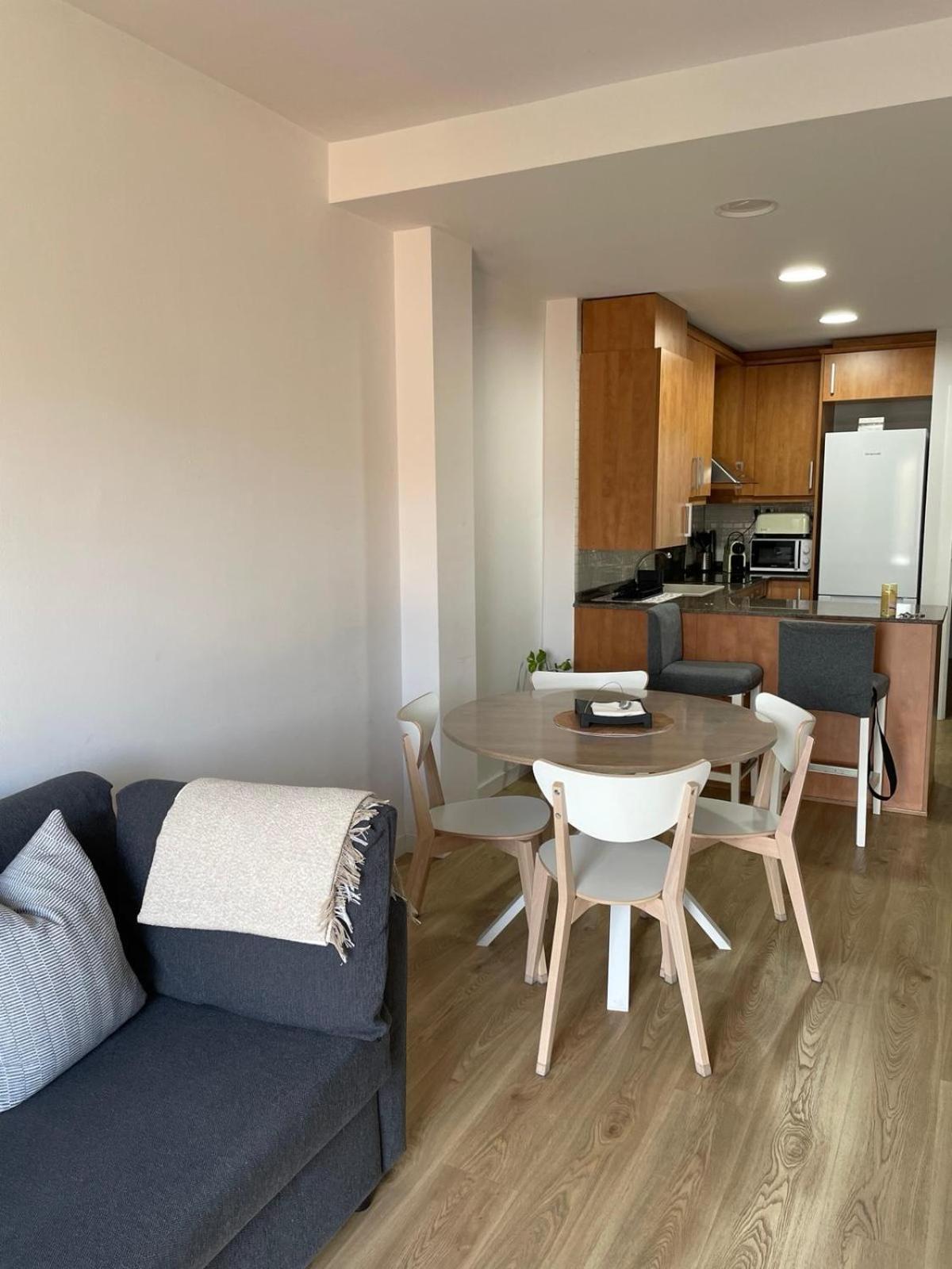Acogedor Apartamento Vallparadis Con Parking Terrassa Luaran gambar