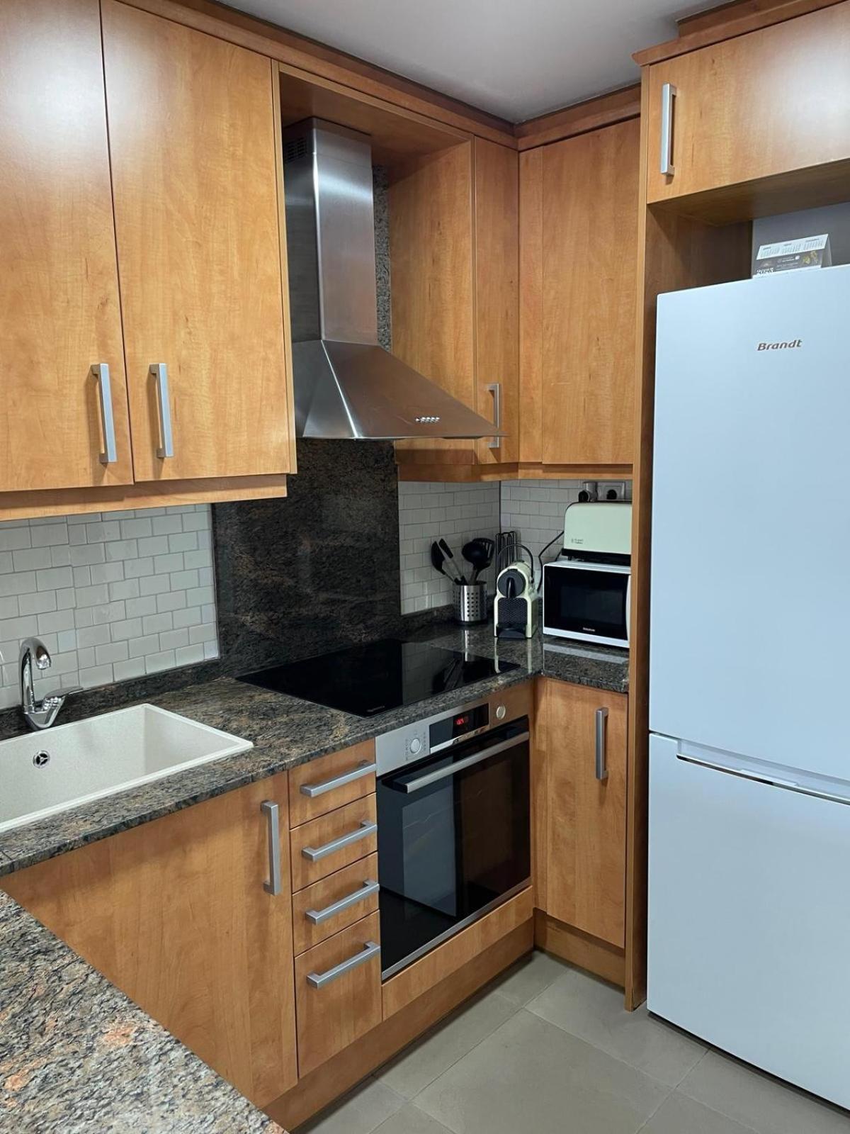 Acogedor Apartamento Vallparadis Con Parking Terrassa Luaran gambar